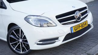 Lízing Hatchback MERCEDES B 180 2013