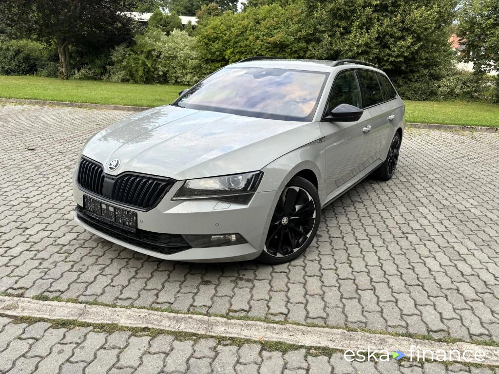 Wóz Skoda SUPERB COMBI 2019