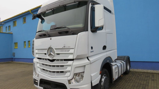 MERCEDES 1851 2020