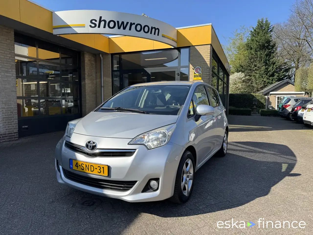Lízing Hatchback Toyota Verso-S 2013