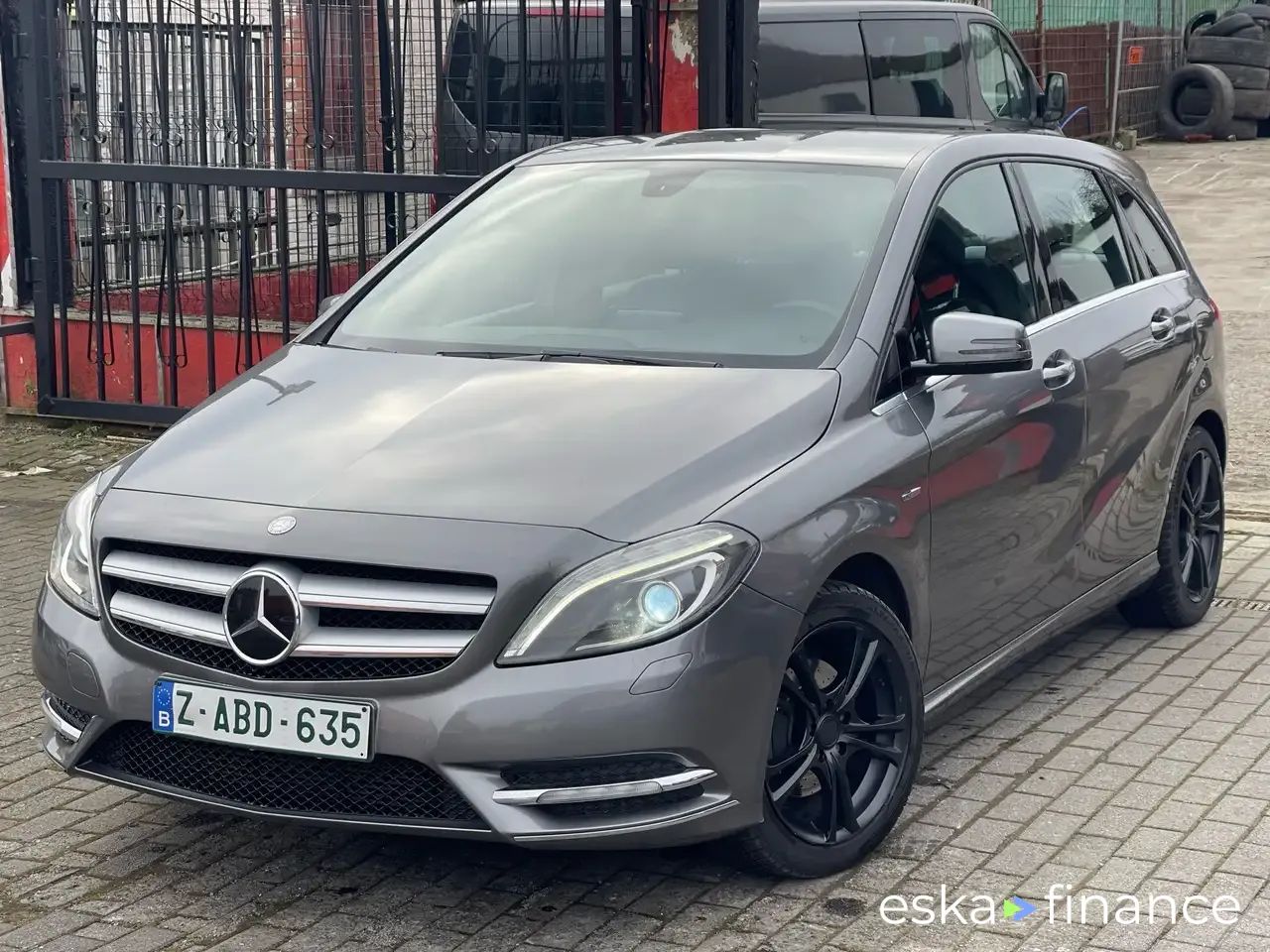 Financování Hatchback MERCEDES B 200 2012