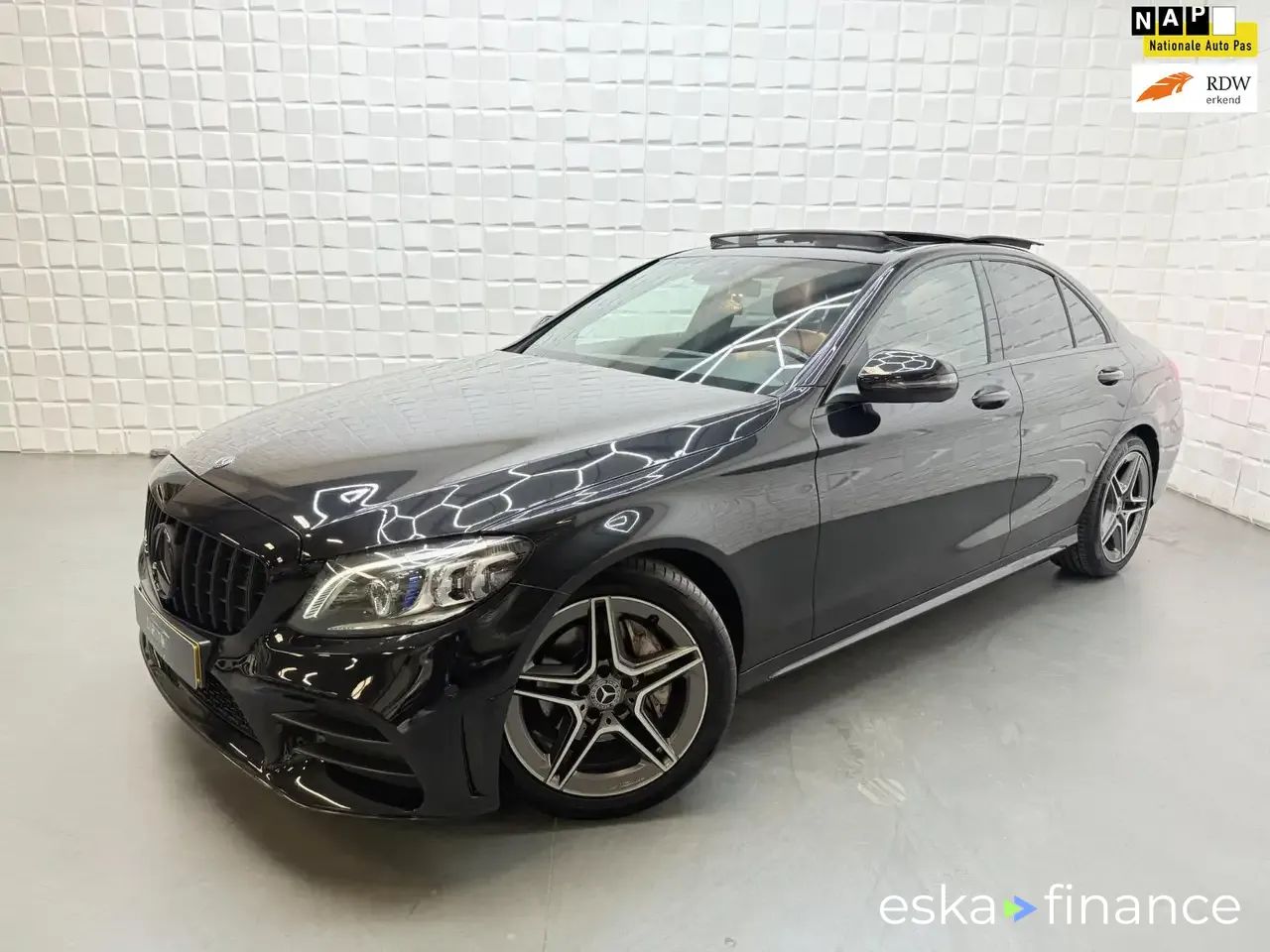Lízing Sedan MERCEDES C 180 2019