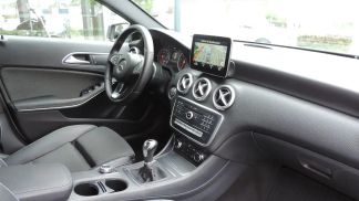 Lízing Hatchback MERCEDES A 180 2017