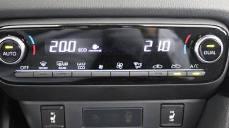 Lízing Hatchback Toyota Yaris 2024