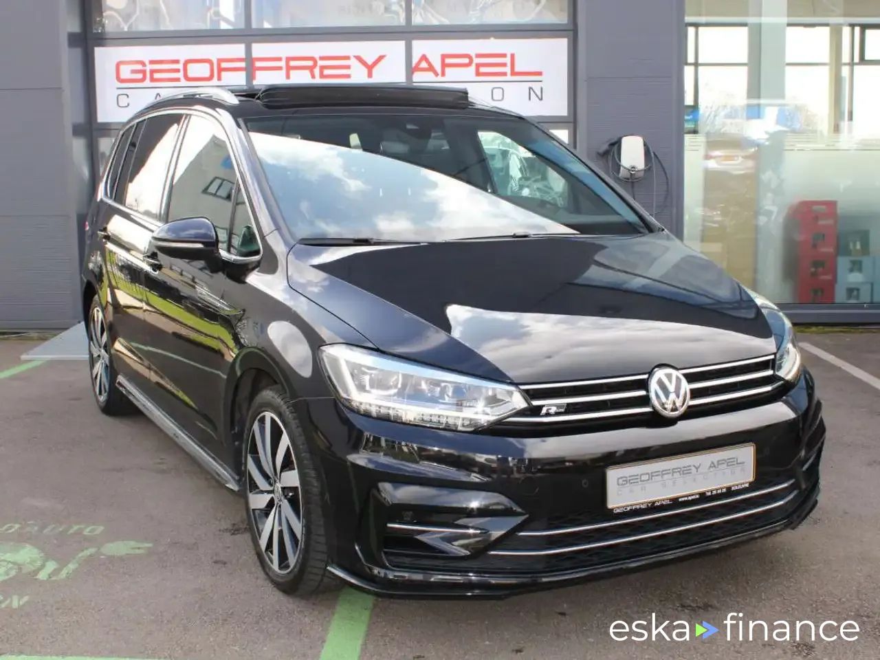 Financování Hatchback Volkswagen Touran 2019