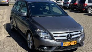 Lízing Hatchback MERCEDES B 180 2013