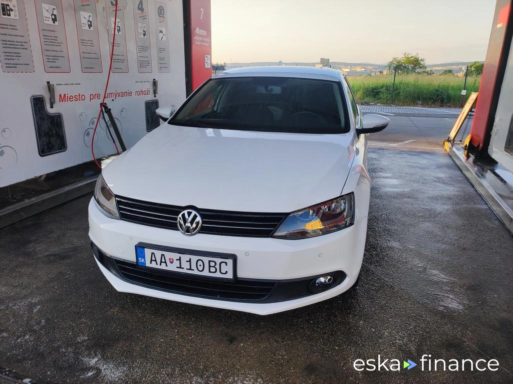 Lízing Sedan Volkswagen Jetta 2014