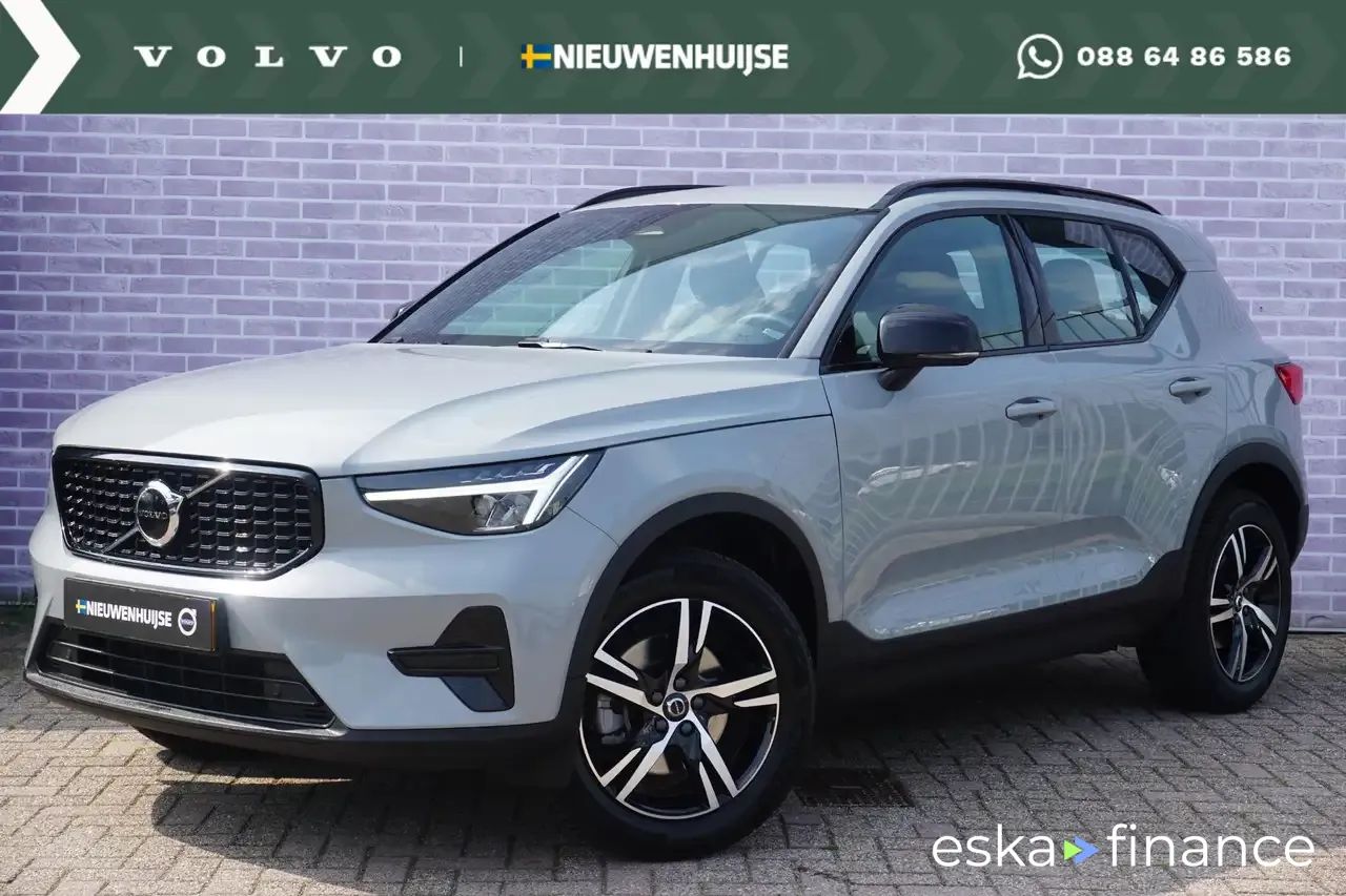 Lízing SUV Volvo XC40 2024