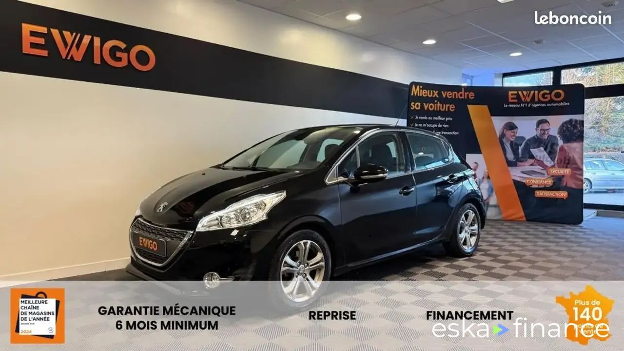 Lízing Hatchback Peugeot 208 2013