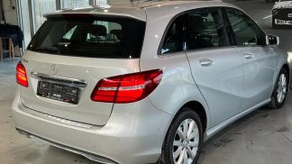 Financování Hatchback MERCEDES B 180 2017