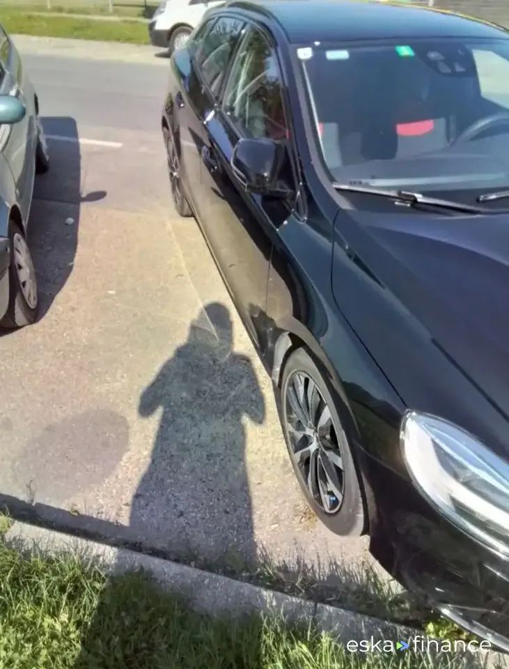 Lízing Sedan Volvo V40 2018