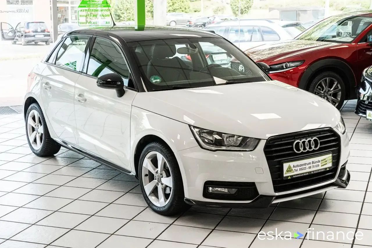 Hatchback Audi A1 2016