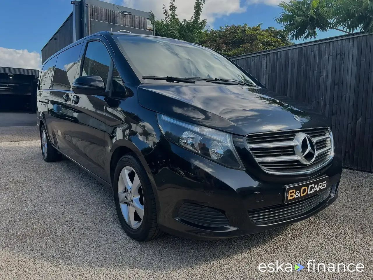 Lízing Hatchback MERCEDES V 220 2018