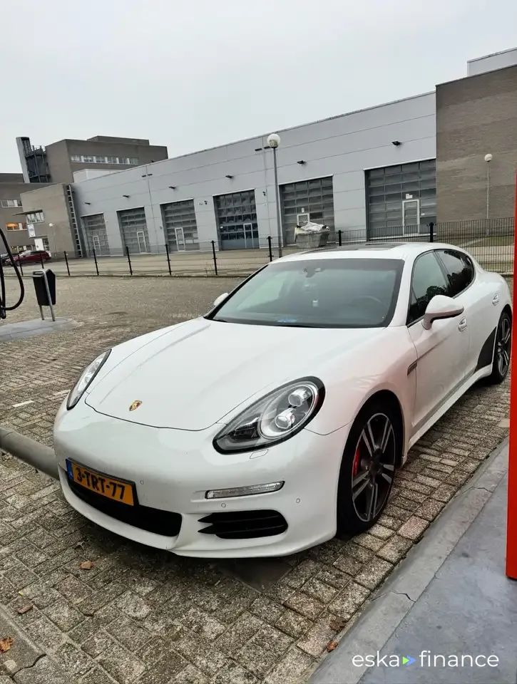 Financování Hatchback Porsche Panamera 2014