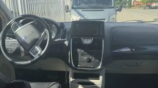 Lízing Hatchback Lancia Voyager 2013