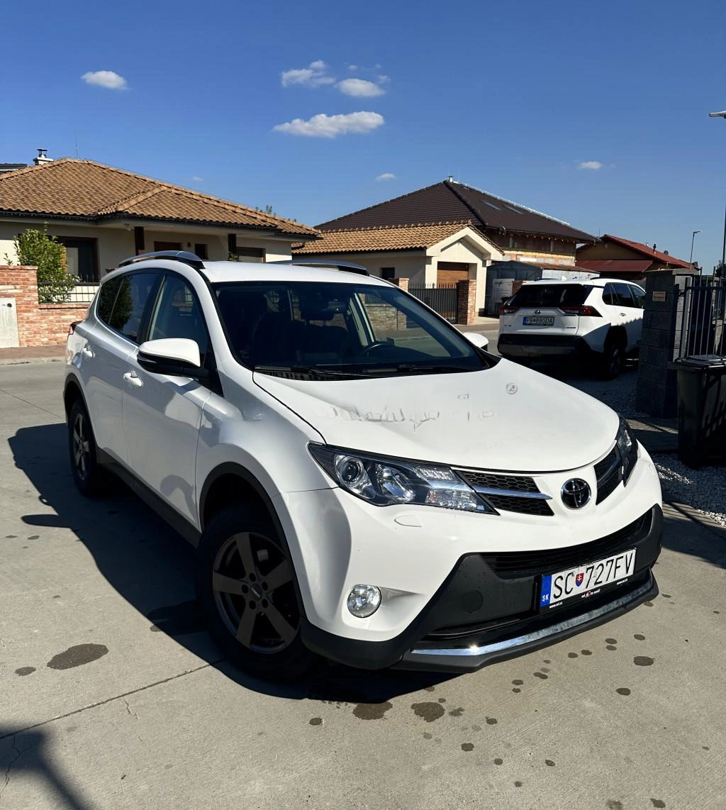 SUV Toyota RAV4 2015