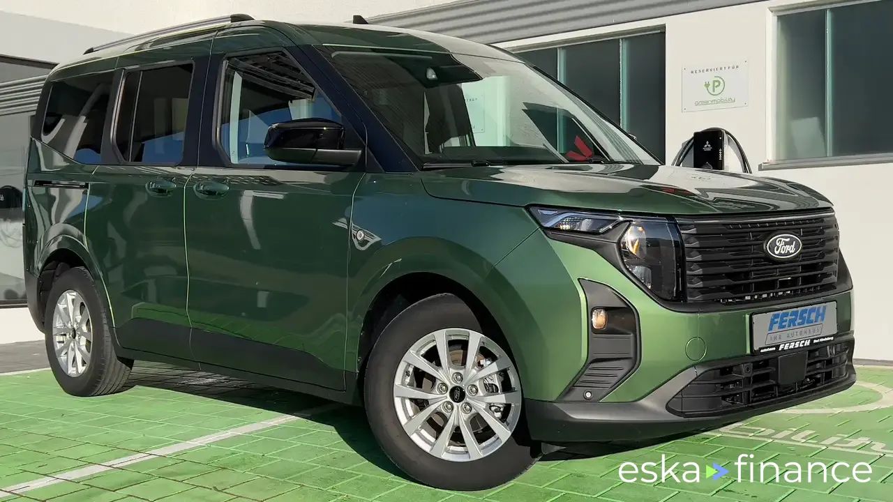 Lízing Hatchback Ford Tourneo Courier 2024