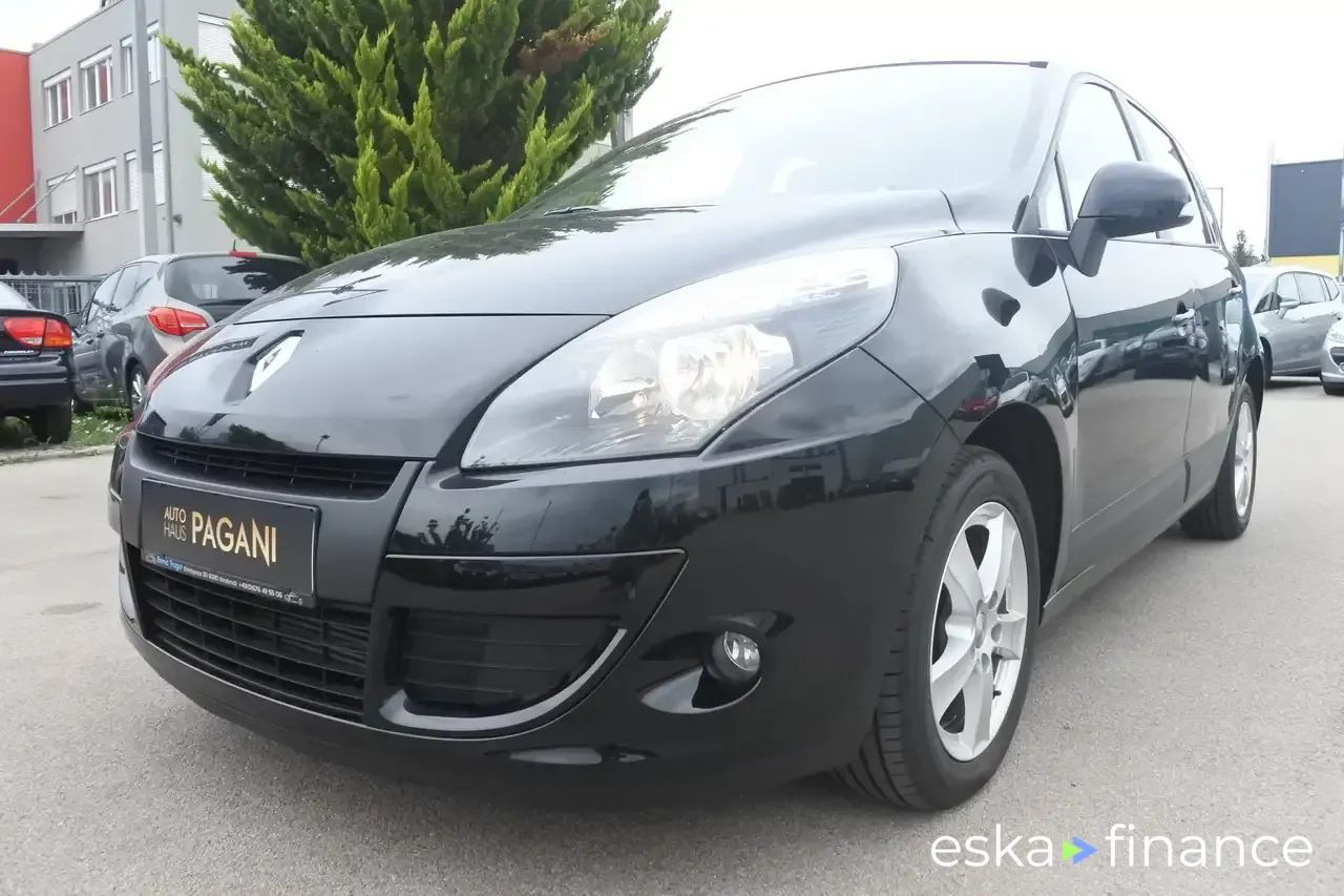Lízing Hatchback Renault Scenic 2011