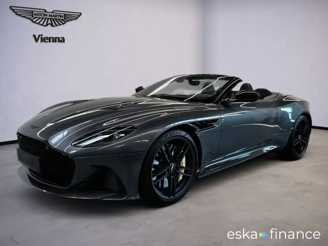 Leasing Convertible Aston Martin DBS 2022