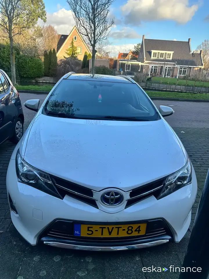Leasing Hatchback Toyota Auris 2014