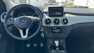 Lízing Hatchback MERCEDES B 180 2012