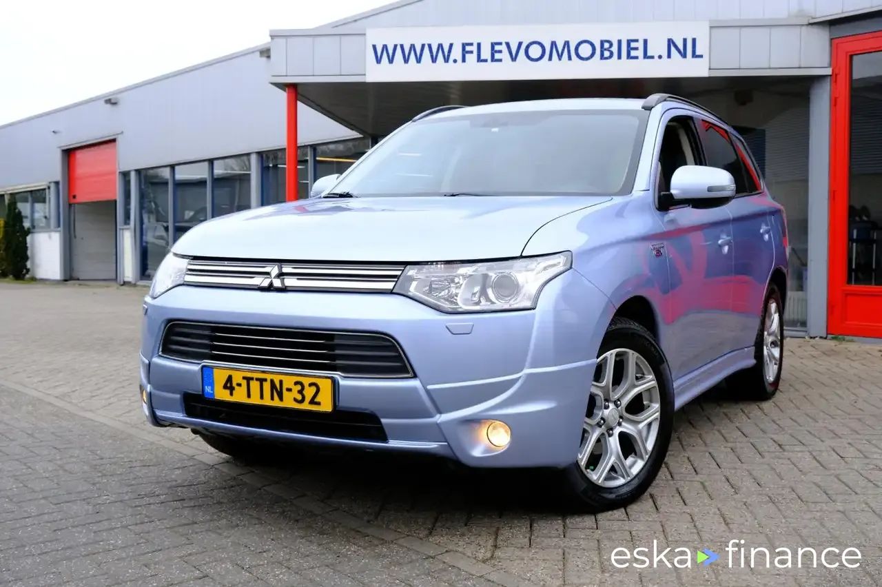 Leasing SUV Mitsubishi Outlander 2014