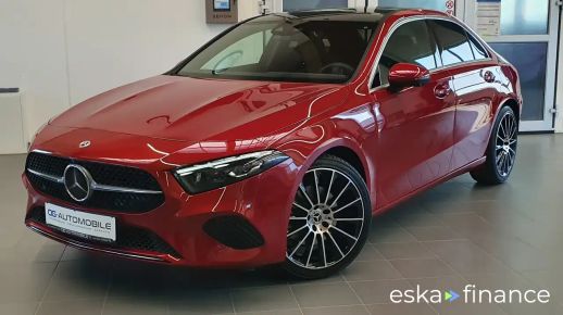 MERCEDES A 220 2023