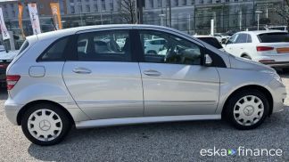 Lízing Hatchback MERCEDES B 180 2011
