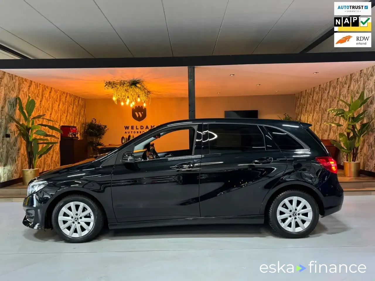 Lízing Hatchback MERCEDES B 180 2018