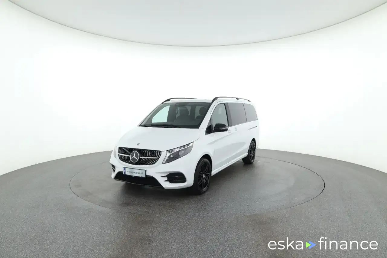 Lízing Hatchback MERCEDES V 300 2023