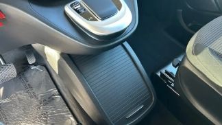 Lízing Hatchback MERCEDES V 220 2023