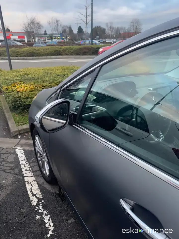 Lízing Sedan Peugeot 208 2017