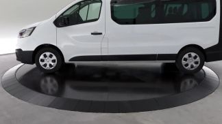 Lízing Hatchback Renault Trafic 2024