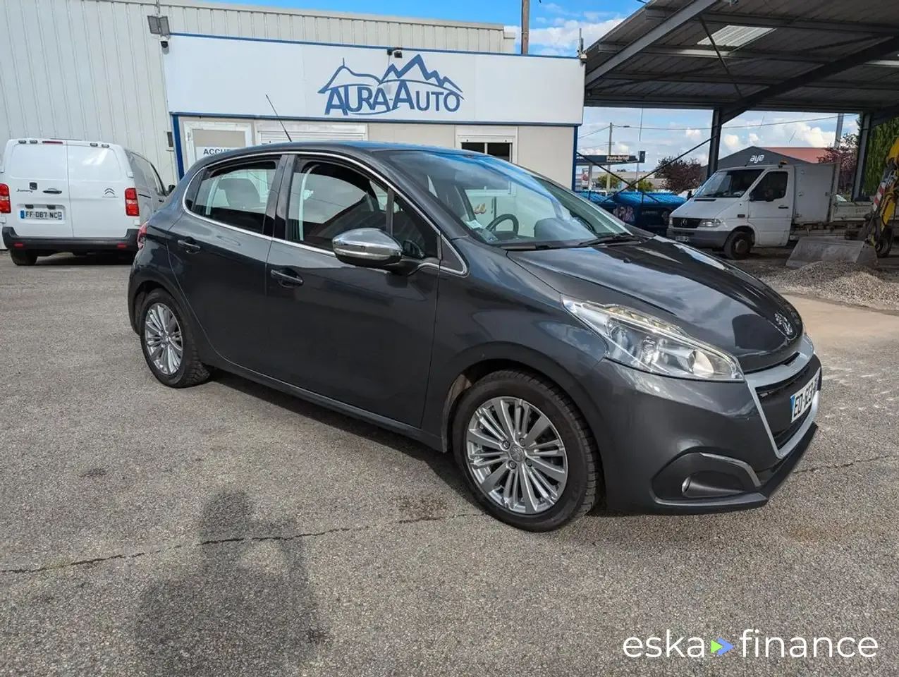 Hatchback Peugeot 208 2016