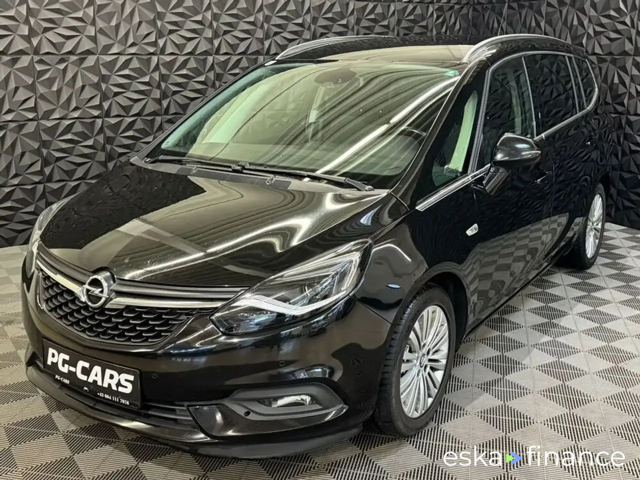 Lízing Hatchback Opel Zafira 2017