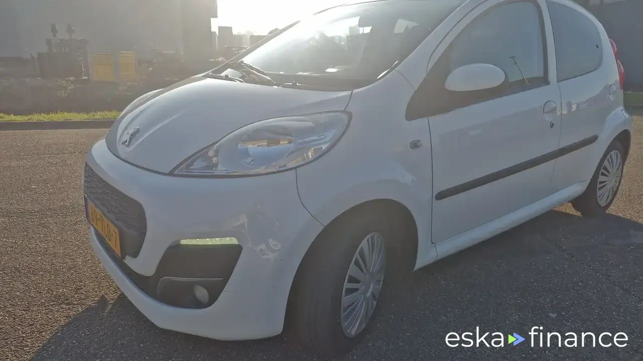 Leasing Hatchback Peugeot 107 2012