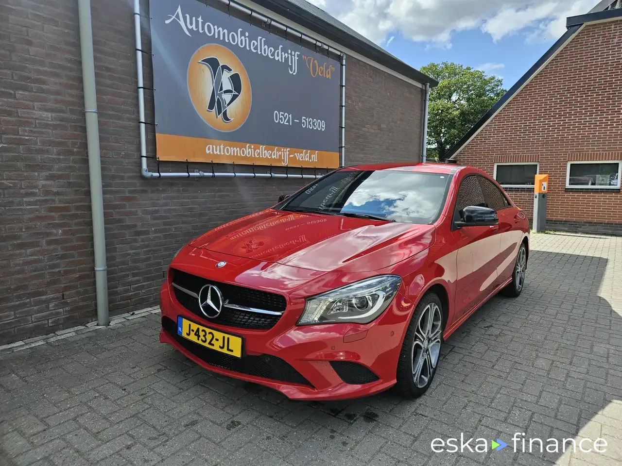Lízing Sedan MERCEDES CLA 200 2013