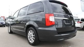 Lízing Hatchback Lancia Voyager 2012