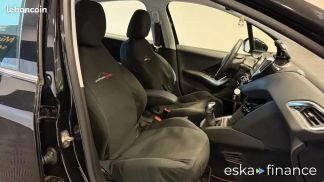 Lízing Hatchback Peugeot 208 2013