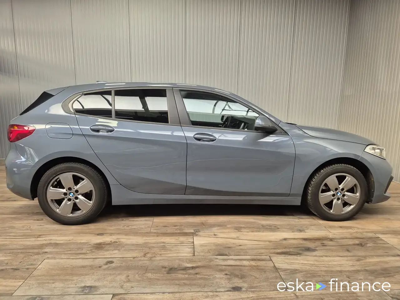 Lízing Hatchback BMW 318 2020