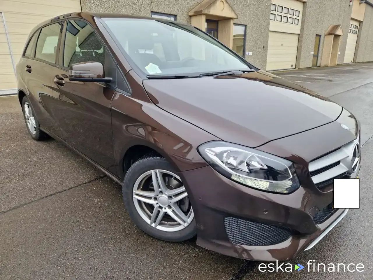 Lízing Hatchback MERCEDES B 180 2015