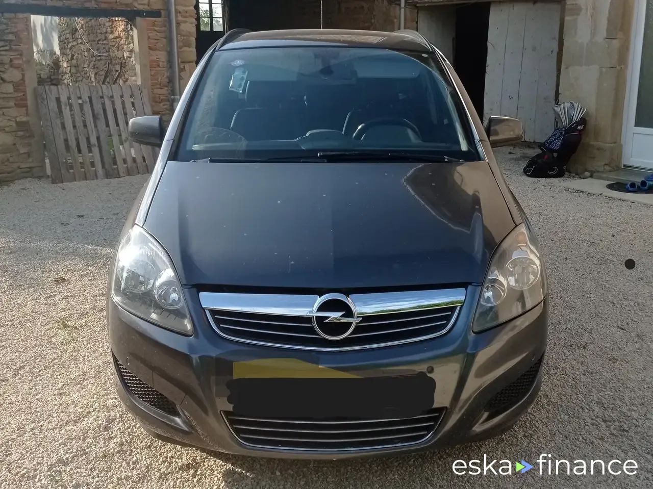 Leasing Le transport des passagers Opel Zafira 2011