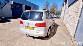Lízing Hatchback Volkswagen Touran 2011