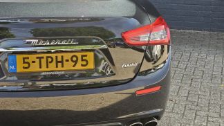 Lízing Sedan Maserati Ghibli 2014