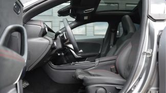 Lízing Sedan MERCEDES CLA 200 2024