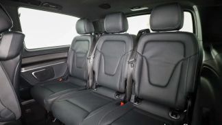 Lízing Hatchback MERCEDES V 300 2023