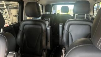 Lízing Hatchback MERCEDES V 220 2023
