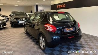 Lízing Hatchback Peugeot 208 2013