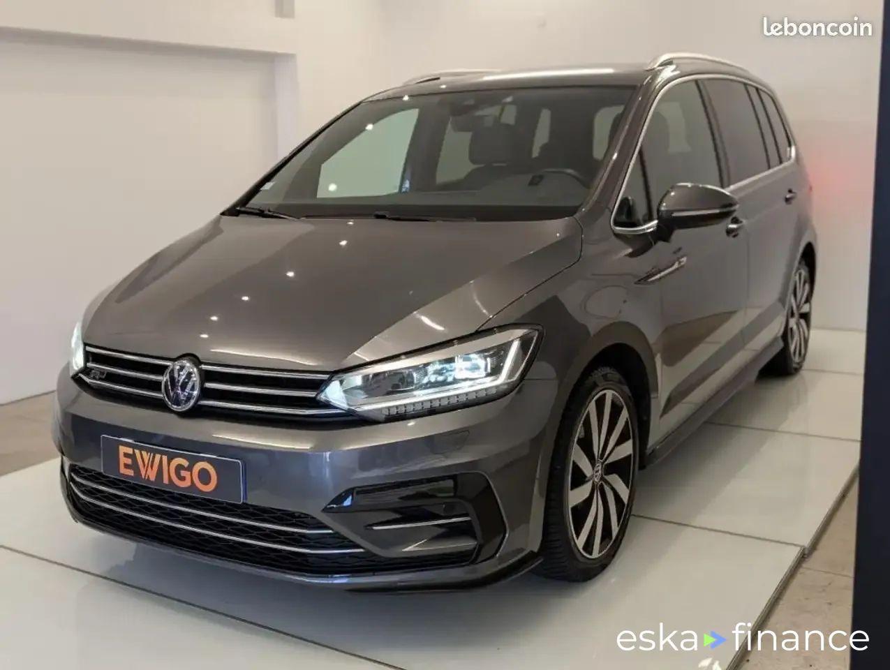 Leasing Hatchback Volkswagen Touran 2017