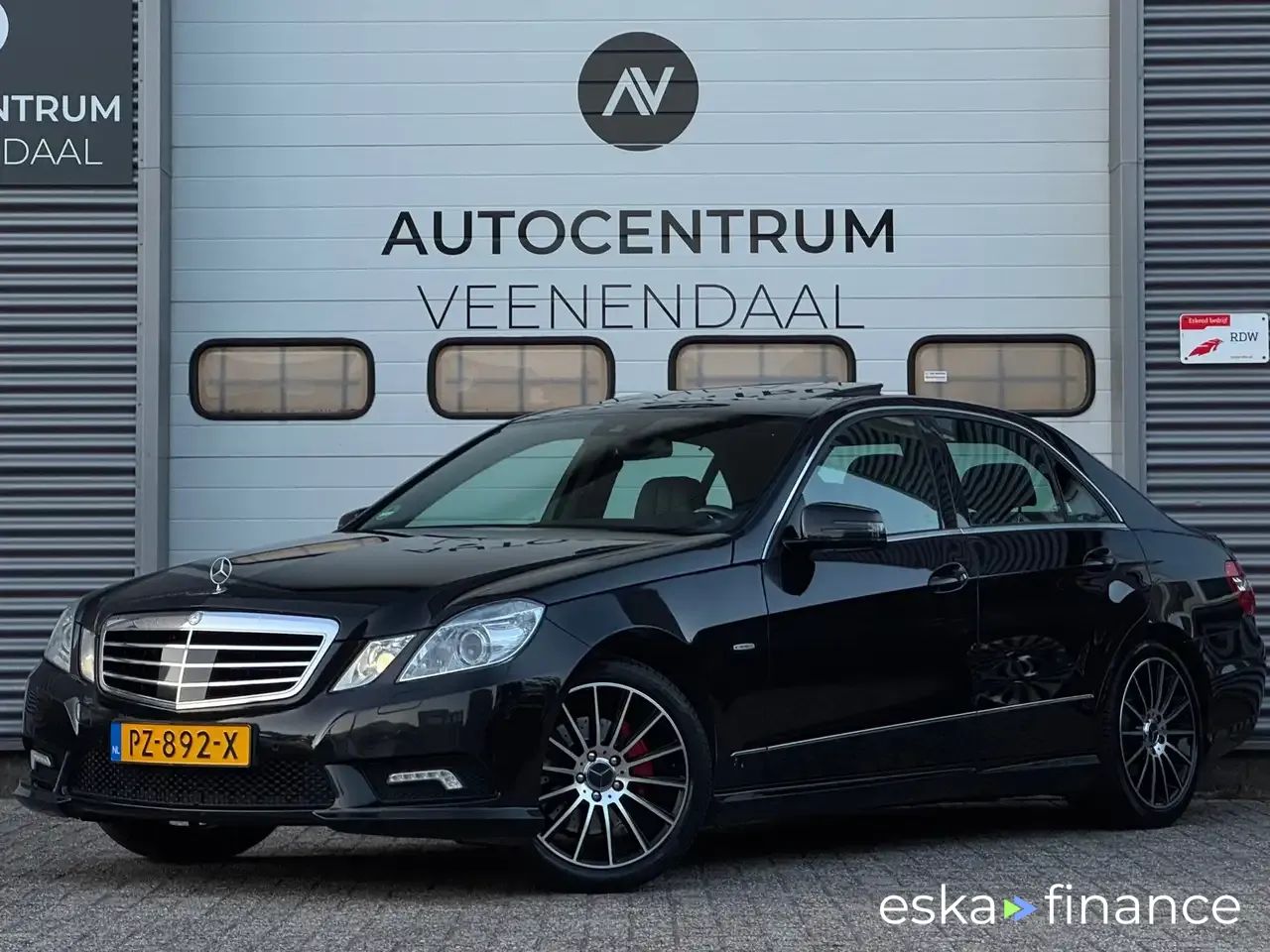 Lízing Sedan MERCEDES E 350 2010